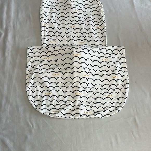 Ergo Pouch White and Black Wave Pattern Baby Sleep Sack - Picture 4 of 7